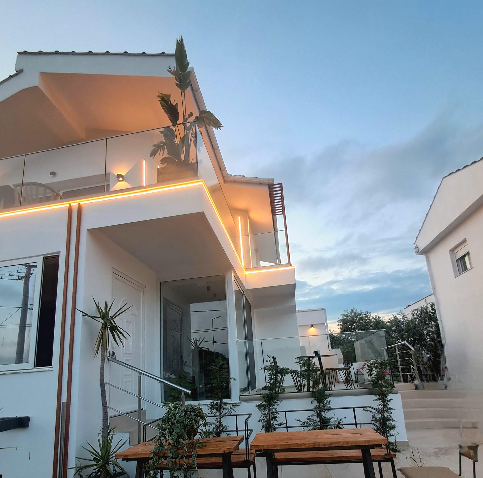 Kapahi Suites Apartments