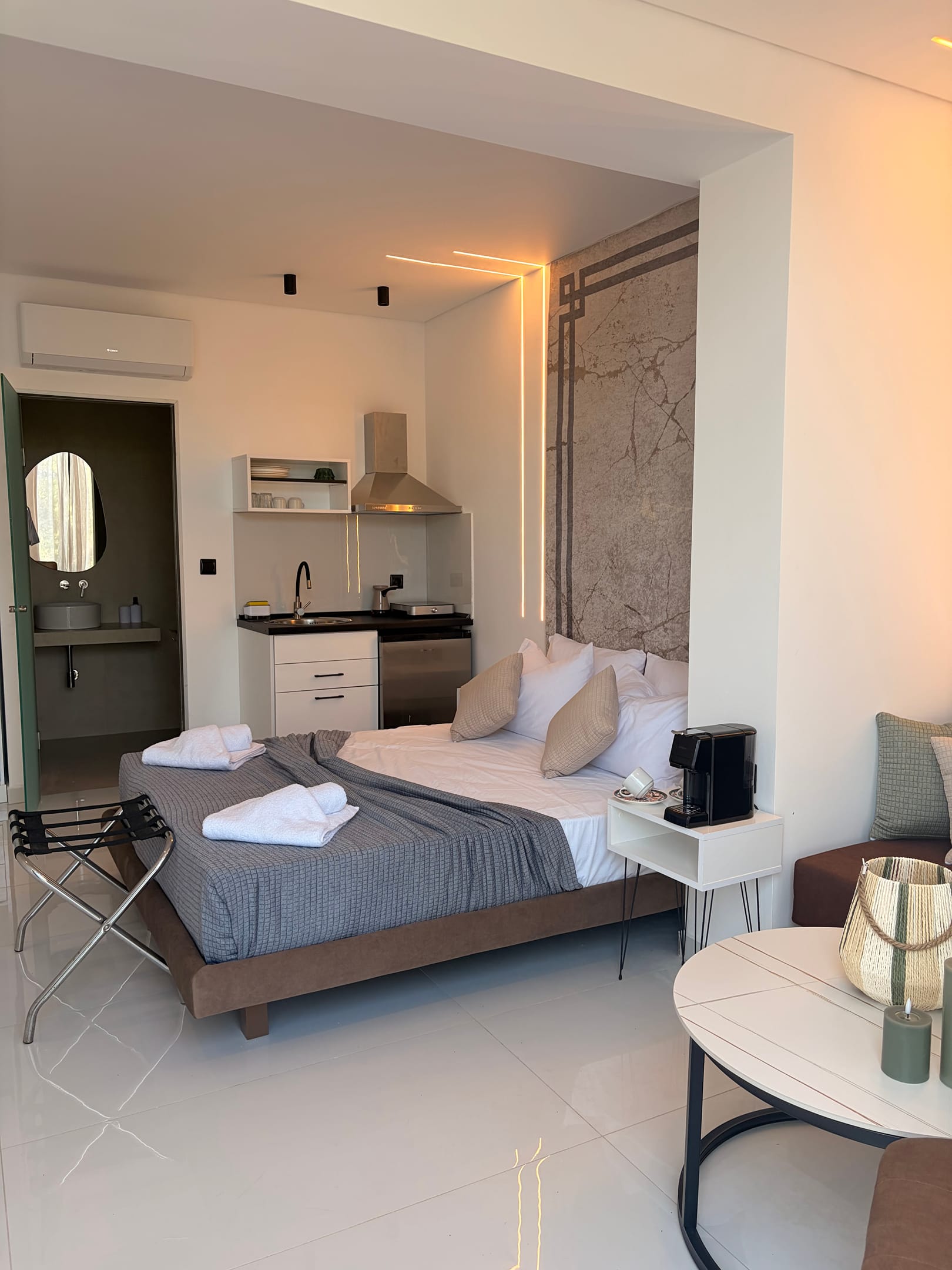 Kapahi Suites Apartments