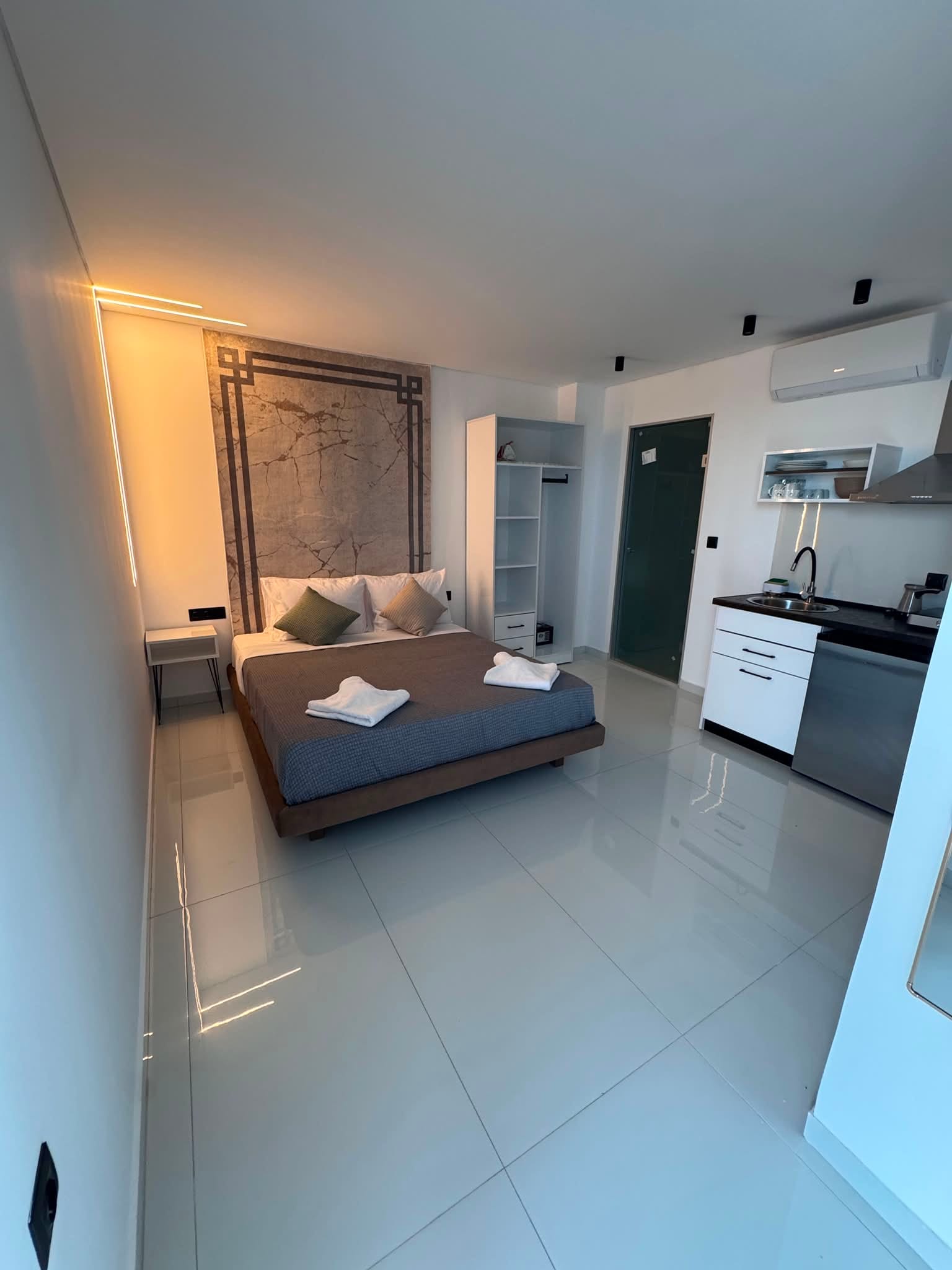Kapahi Suites Apartments