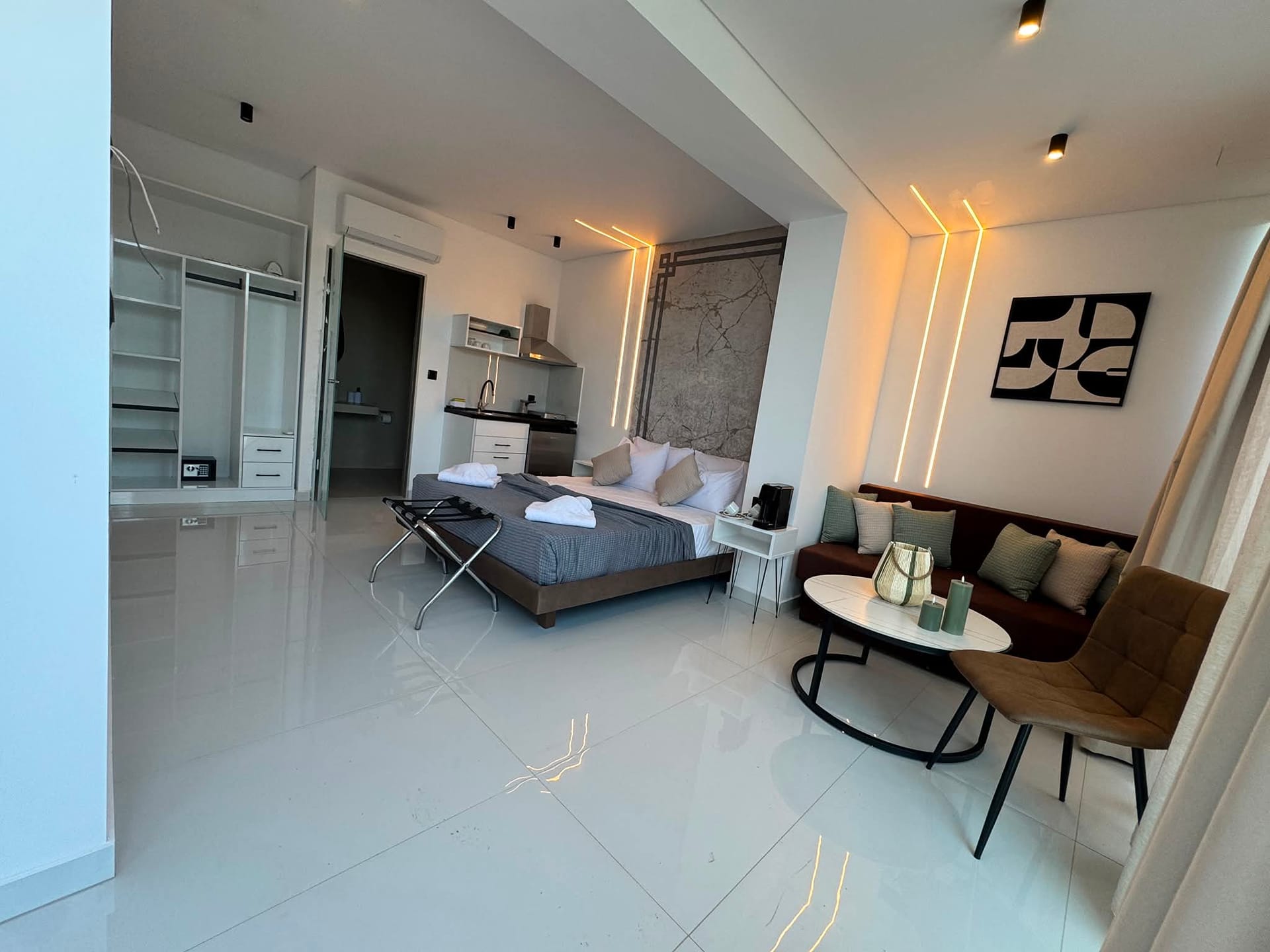 Kapahi Suites Apartments