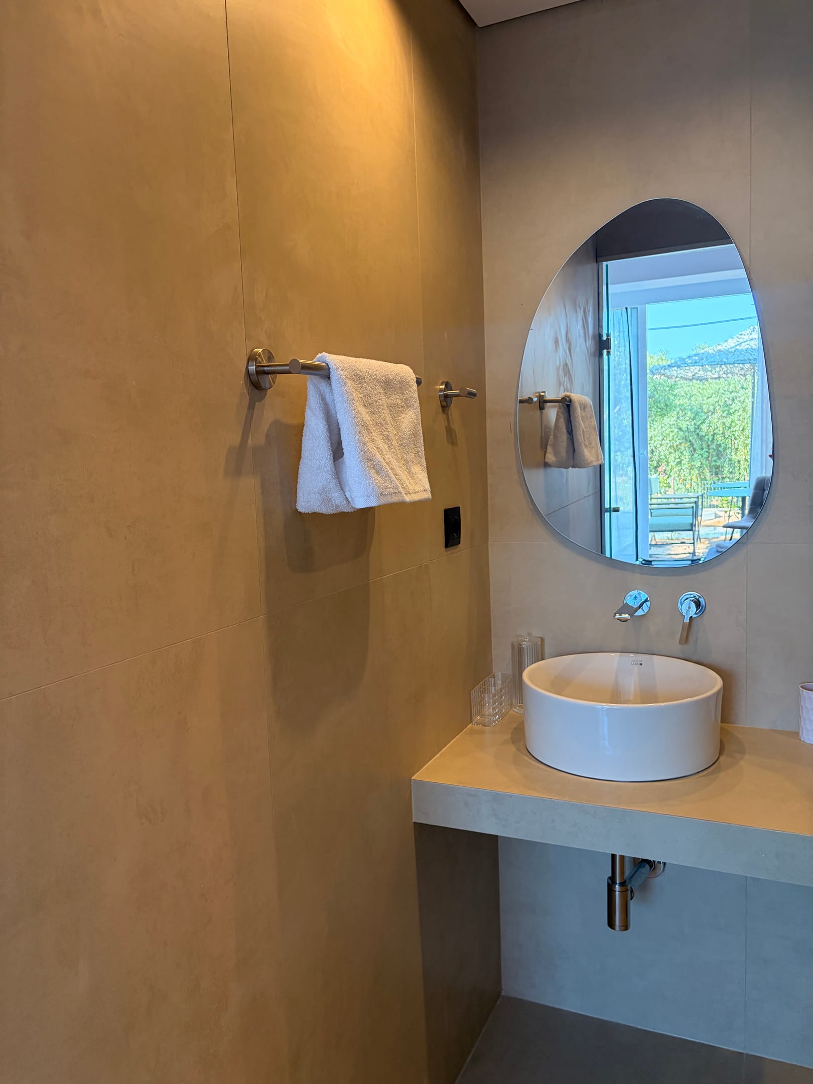 Kapahi Suites Apartments