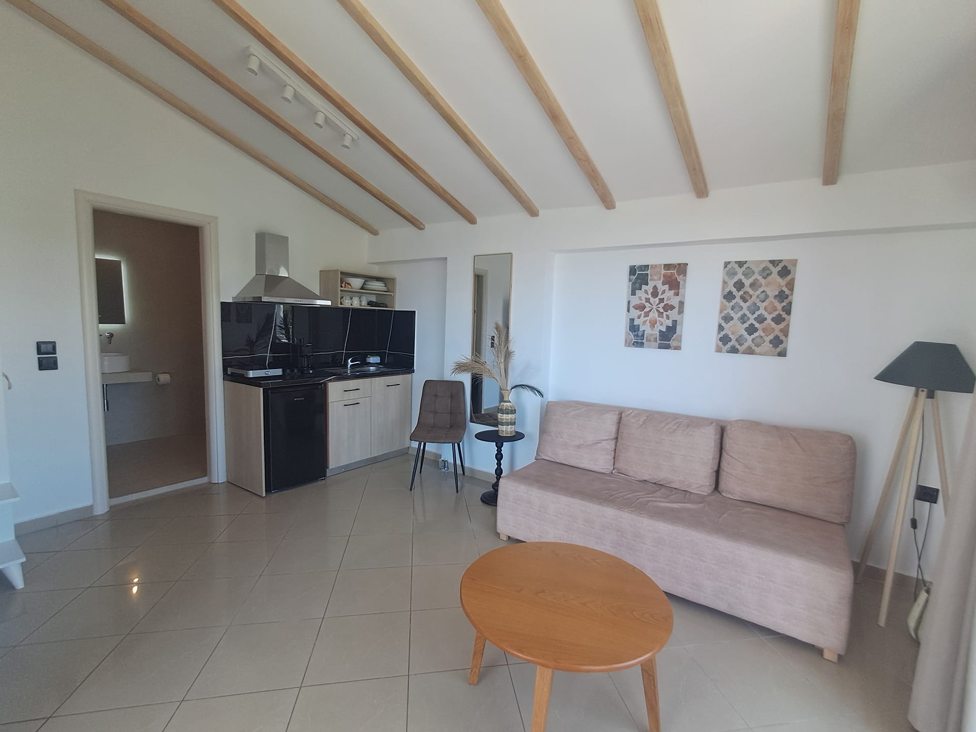 Kapahi Suites Apartments