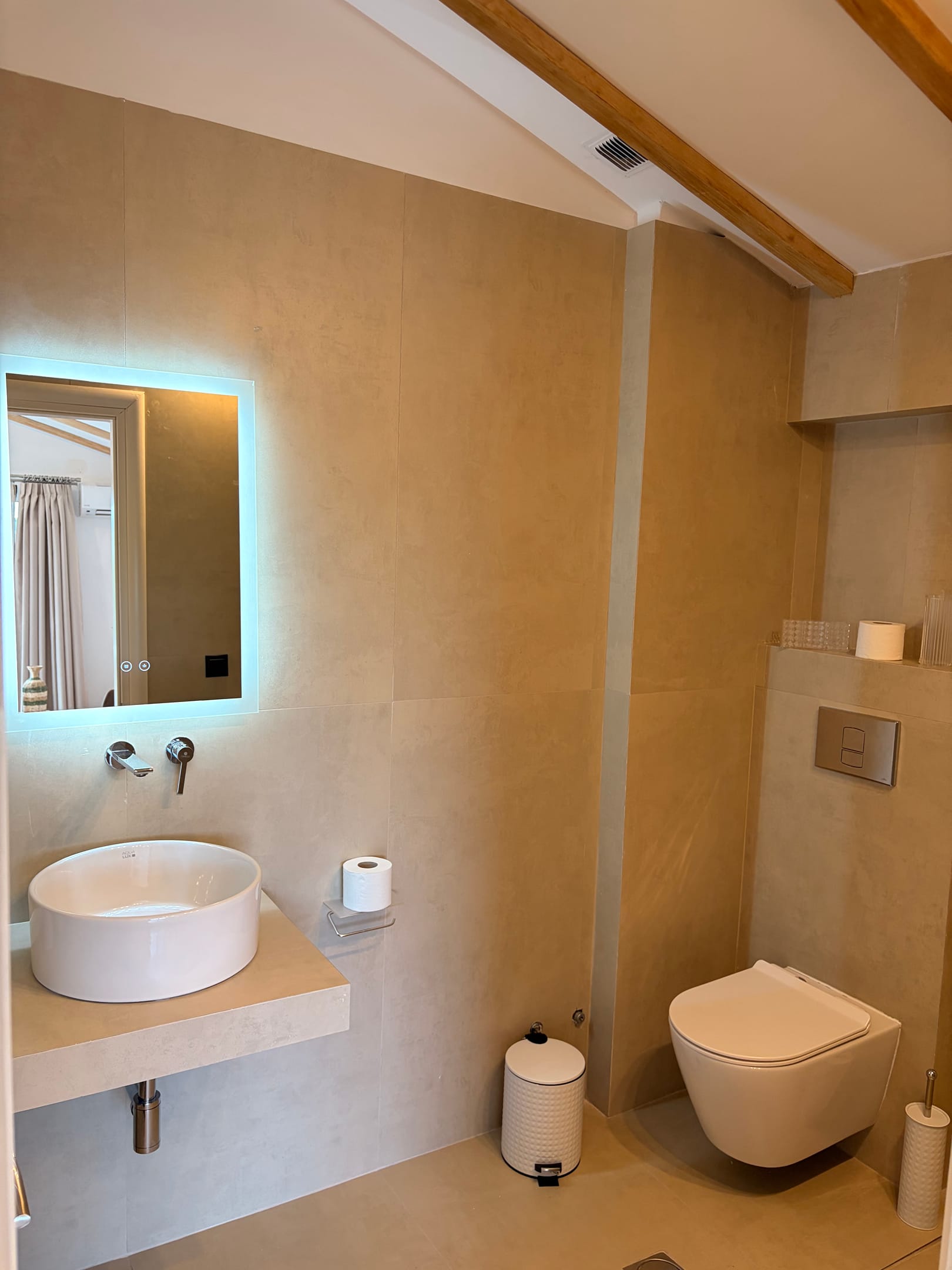 Kapahi Suites Apartments