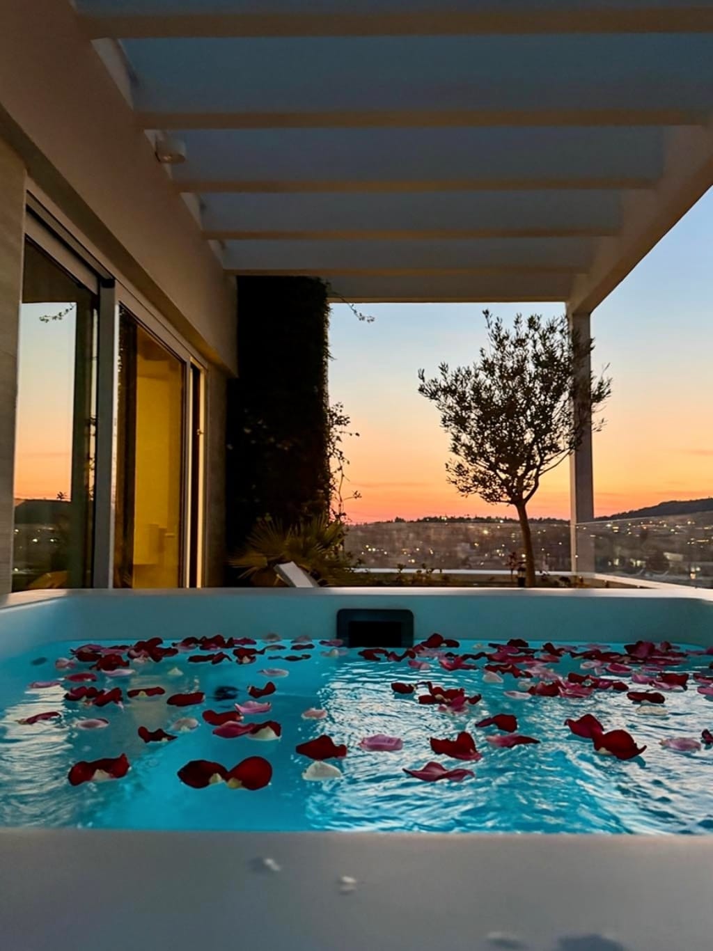 One 360 Skyline Athens Penthouses​