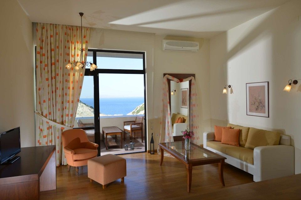 Junior Suite Land View