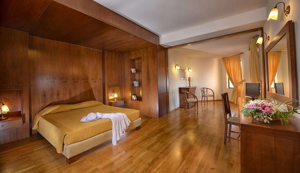 VIP Master Suite Side Sea View