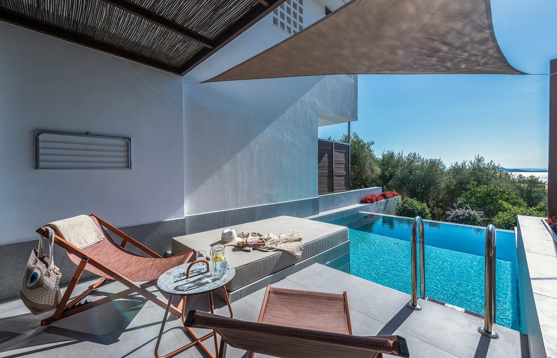 DELUXE DOUBLE PRIVATE POOL